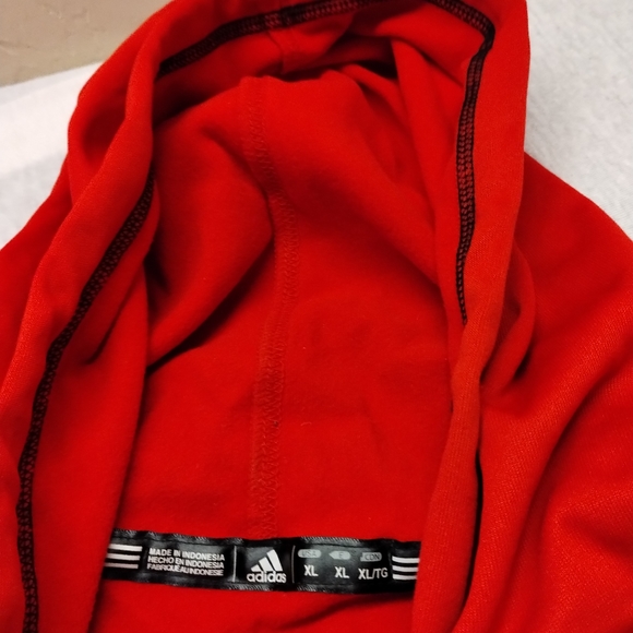 Gently used Chicago bulls sweater - Picture 4 of 5